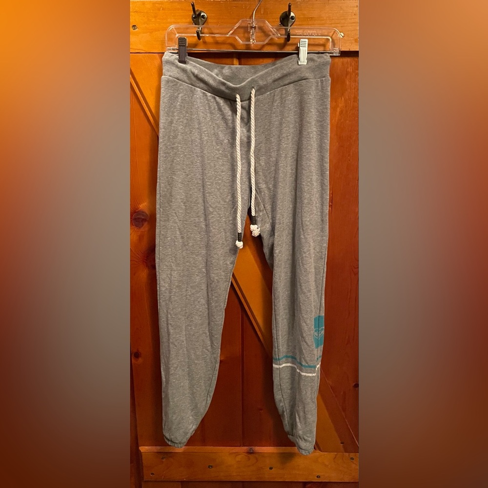 Roxy sweatpants/joggers. Grey size small